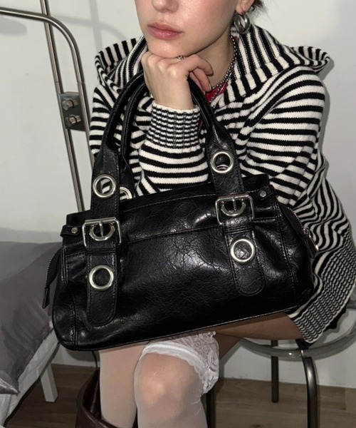 SHAGGIE(シャギー)の「ダブルハンドルアイレットミニボストンバッグ(ボストンバッグ・レディース・レッド/ブラウン/ブラック・FREE)」の5枚目の写真
