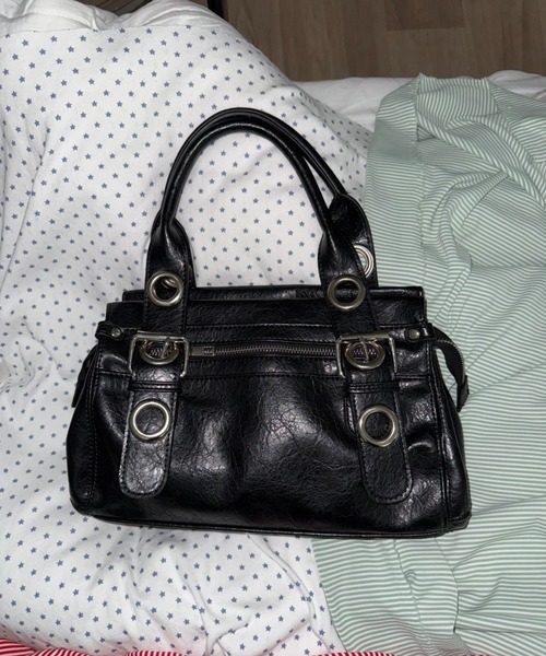 SHAGGIE(シャギー)の「ダブルハンドルアイレットミニボストンバッグ(ボストンバッグ・レディース・レッド/ブラウン/ブラック・FREE)」の13枚目の写真