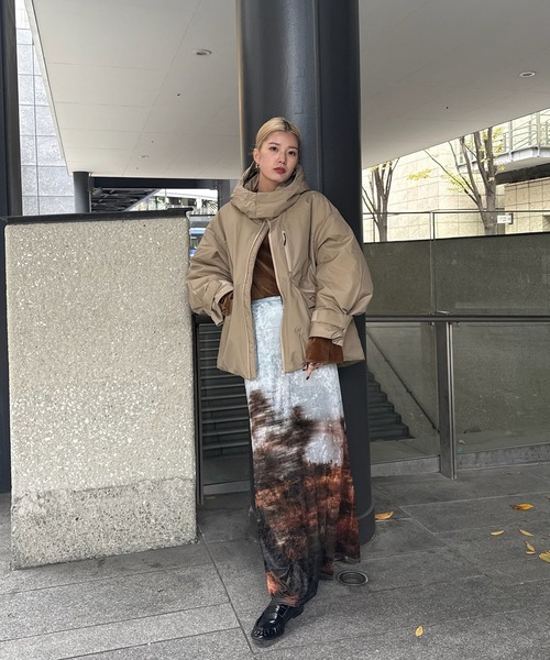 Ameri(アメリ)の「UND LANDSCAPE PRINT WAIST SLIT SKIRT(スカート・レディース・パープル/グリーン/ブルー・SMALL/MEDIUM)」の5枚目の写真