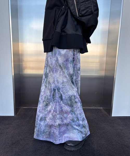 Ameri(アメリ)の「UND LANDSCAPE PRINT WAIST SLIT SKIRT(スカート・レディース・パープル/グリーン/ブルー・SMALL/MEDIUM)」の9枚目の写真