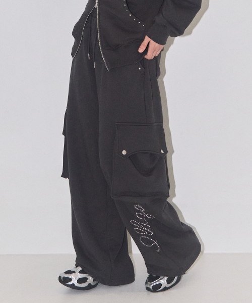 ILLIGO（イリゴ）の「スタッドカーゴスウェットパンツチャコール（スウェットパンツ・レディース・その他・SMALL/MEDIUM）」の3枚目の写真