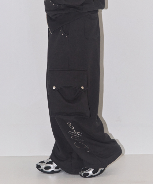 ILLIGO（イリゴ）の「スタッドカーゴスウェットパンツチャコール（スウェットパンツ・レディース・その他・SMALL/MEDIUM）」の4枚目の写真