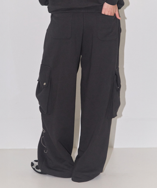 ILLIGO（イリゴ）の「スタッドカーゴスウェットパンツチャコール（スウェットパンツ・レディース・その他・SMALL/MEDIUM）」の5枚目の写真