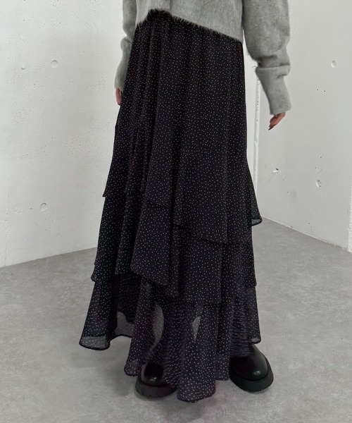archives(アルシーヴ)の「ドットアソートフリルティアードスカート(スカート・レディース・ホワイト×ブラウン/アイボリー/ホワイト×ブラック/ブラック・MEDIUM)」の1枚目の写真