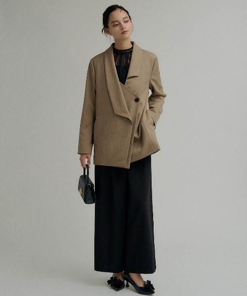 LE'RURE（リルアー）の「Irregular collar design jacket（テーラードジャケット・レディース・ベージュ/ブラック/グレー・SMALL/MEDIUM）」の3枚目の写真