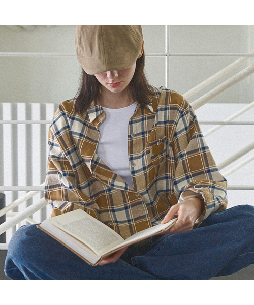 SLOWLOLLI（スローローリ）の「着心地の良いプレイドチェックシャツ_3色（シャツ/ブラウス・レディース・ネイビー/パープル/Beige・FREE）」の2枚目の写真