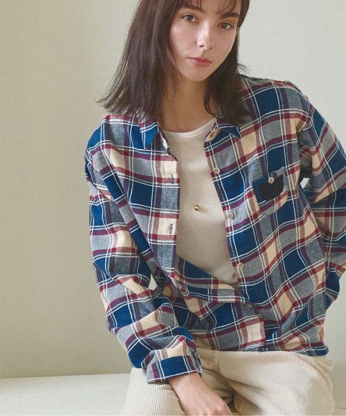 SLOWLOLLI（スローローリ）の「着心地の良いプレイドチェックシャツ_3色（シャツ/ブラウス・レディース・ネイビー/パープル/Beige・FREE）」の5枚目の写真