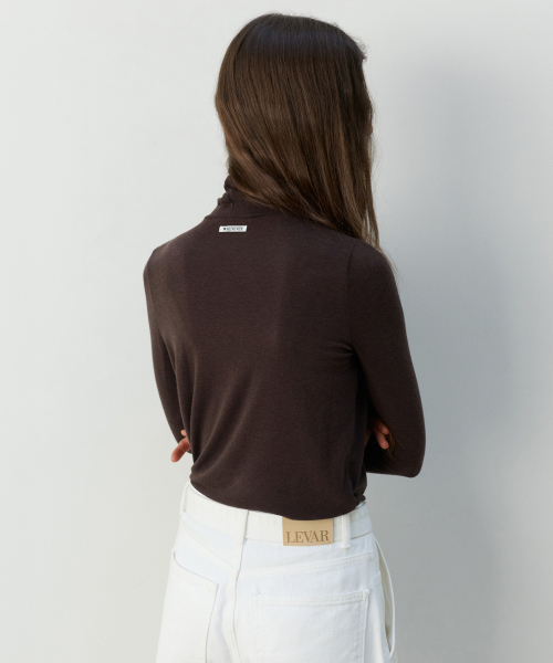 LEVAR(レバー)の「Basic Wool Jersey Half-Neck Top - Brownie Brown(Tシャツ/カットソー・レディース・ブラウン・FREE)」の2枚目の写真