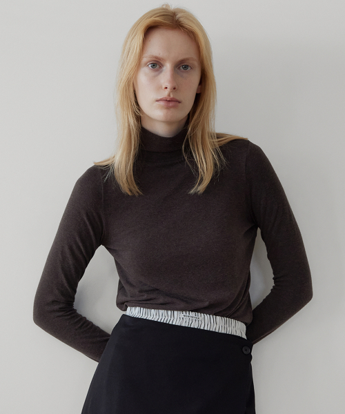 LEVAR(レバー)の「Basic Wool Jersey Half-Neck Top - Brownie Brown(Tシャツ/カットソー・レディース・ブラウン・FREE)」の3枚目の写真
