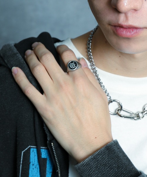 WEGO（ウィゴー）の「WEGO/イニシャルボリュームリング（リング・メンズ・その他4/その他3/その他2/その他1・FREE）」の4枚目の写真