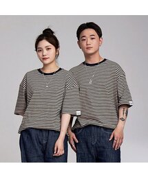 APOSTROPHE COMMA（アポストロフィコンマ）の「スリーブポイントストライプ半袖Tシャツ(ブラック)（Tシャツ/カットソー）」