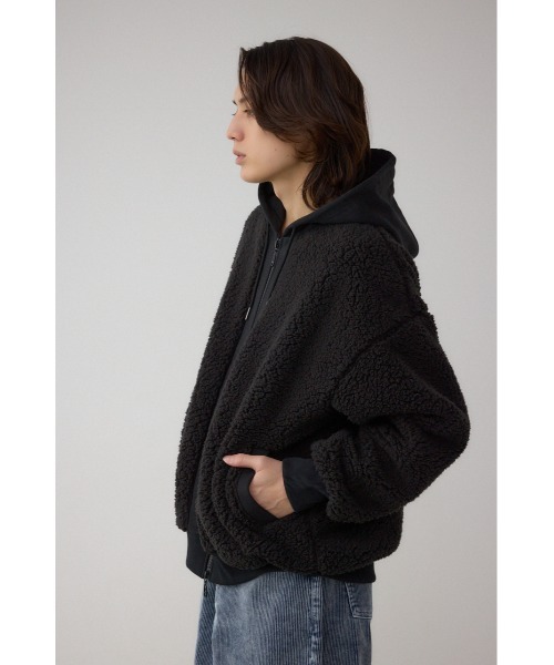 AZUL by moussy（アズールバイマウジー）の「シープボア×スウェット切替防風ブルゾン（スウェット・メンズ・カーキ/ブラック/チャコールグレー・LARGE/MEDIUM）」の6枚目の写真