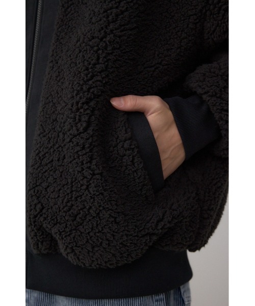 AZUL by moussy（アズールバイマウジー）の「シープボア×スウェット切替防風ブルゾン（スウェット・メンズ・カーキ/ブラック/チャコールグレー・LARGE/MEDIUM）」の15枚目の写真