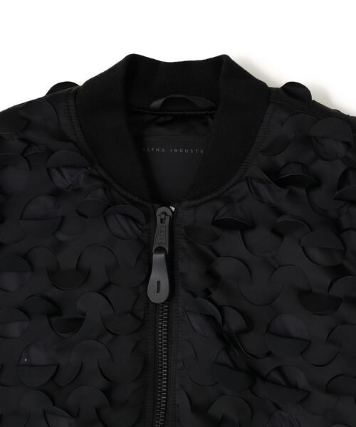 Alpha Industries(アルファインダストリーズ)の「Alpha Industries/アルファインダストリーズ/MA‐1 ULCANS FLIGHT JACKET/エムエーワン ウルカンズ フライト ジャケット(MA-1・メンズ・ブラック・S/L/M)」の4枚目の写真