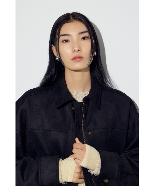 AZUL by moussy（アズールバイマウジー）の「フェイクスエードショートブルゾン（ブルゾン・レディース・アイボリー/ブラック/ベージュ・FREE）」の10枚目の写真