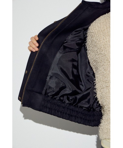 AZUL by moussy（アズールバイマウジー）の「フェイクスエードショートブルゾン（ブルゾン・レディース・アイボリー/ブラック/ベージュ・FREE）」の22枚目の写真