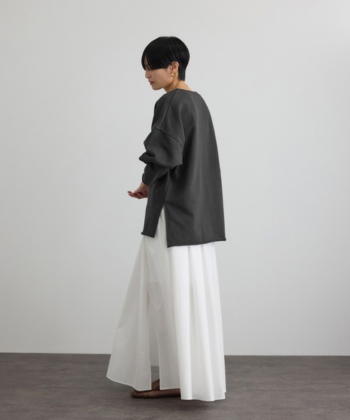 SALON adam et rope'（サロン アダム エ ロペ）の「【WEB限定】ローエッジオーバースウェットプルオーバー（スウェット・レディース・ブラウン系その他2/オフホワイト/チャコールグレー・FREE）」の7枚目の写真