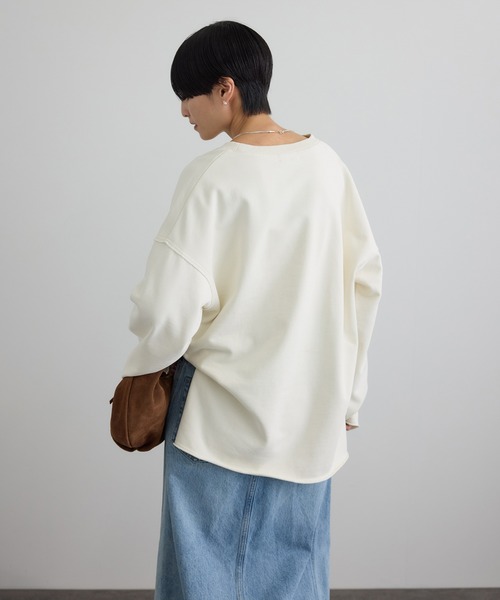 SALON adam et rope'（サロン アダム エ ロペ）の「【WEB限定】ローエッジオーバースウェットプルオーバー（スウェット・レディース・ブラウン系その他2/オフホワイト/チャコールグレー・FREE）」の13枚目の写真