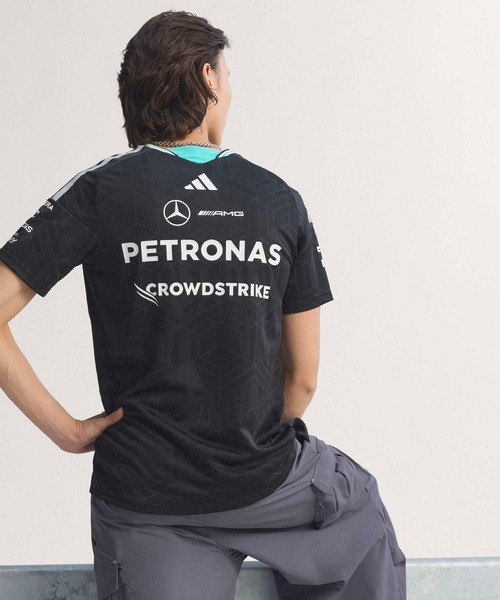 adidas(アディダス)の「メルセデス AMG ペトロナス F1 チーム ドライバー ユニフォーム オーセンティック / アディダスオリジナルス adidas Originals(Tシャツ/カットソー・メンズ・ブラック・MEDIUM/LARGE/XXXX-LARGE/XXX-LARGE/X-SMALL/X-LARGE/SMALL)」の4枚目の写真