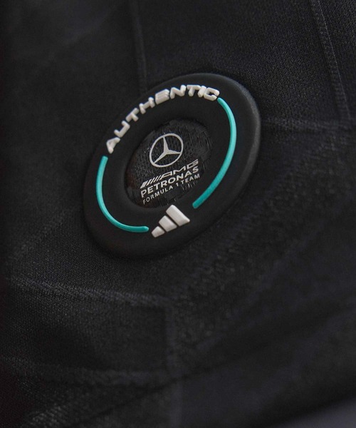 adidas(アディダス)の「メルセデス AMG ペトロナス F1 チーム ドライバー ユニフォーム オーセンティック / アディダスオリジナルス adidas Originals(Tシャツ/カットソー・メンズ・ブラック・MEDIUM/LARGE/XXXX-LARGE/XXX-LARGE/X-SMALL/X-LARGE/SMALL)」の5枚目の写真