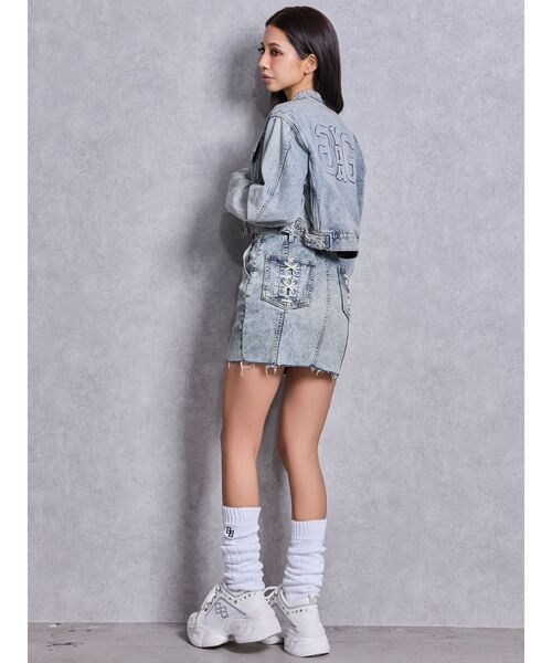 GYDA(ジェイダ)の「Symmery GYDA EMBOSSノーカラーデニムショートブルゾン(デニムジャケット・レディース・ブラック/ライトブルー/ブルー・FREE)」の6枚目の写真