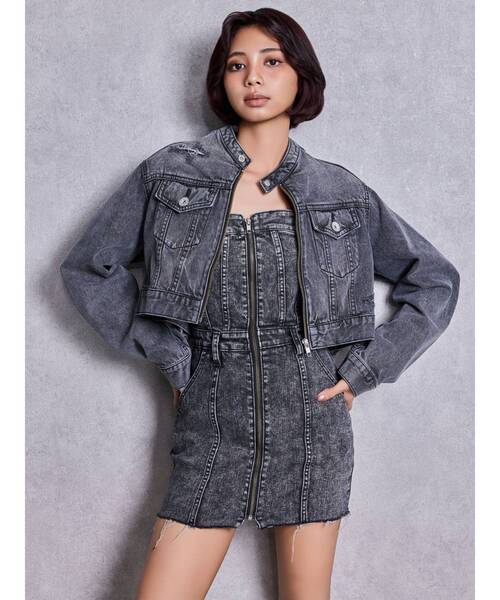 GYDA(ジェイダ)の「Symmery GYDA EMBOSSノーカラーデニムショートブルゾン(デニムジャケット・レディース・ブラック/ライトブルー/ブルー・FREE)」の9枚目の写真