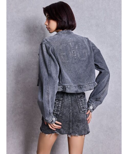 GYDA(ジェイダ)の「Symmery GYDA EMBOSSノーカラーデニムショートブルゾン(デニムジャケット・レディース・ブラック/ライトブルー/ブルー・FREE)」の11枚目の写真