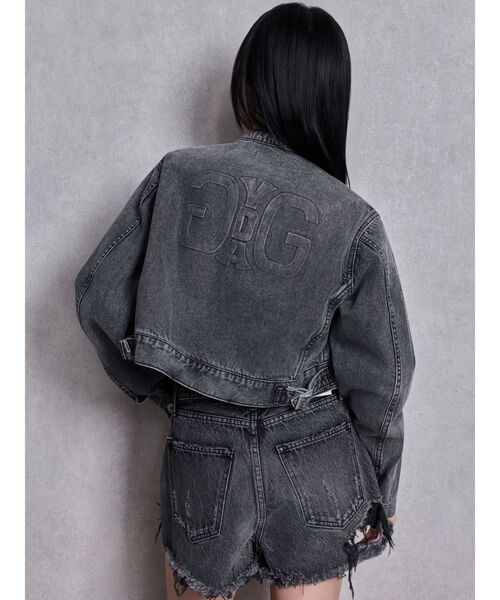 GYDA(ジェイダ)の「Symmery GYDA EMBOSSノーカラーデニムショートブルゾン(デニムジャケット・レディース・ブラック/ライトブルー/ブルー・FREE)」の15枚目の写真