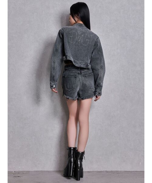 GYDA(ジェイダ)の「Symmery GYDA EMBOSSノーカラーデニムショートブルゾン(デニムジャケット・レディース・ブラック/ライトブルー/ブルー・FREE)」の17枚目の写真