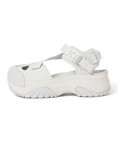 Ray BEAMS（レイビームス）の「FILA / PEITO MAX SD（サンダル・レディース・ブラック/グレー・25/24/23）」の5枚目の写真