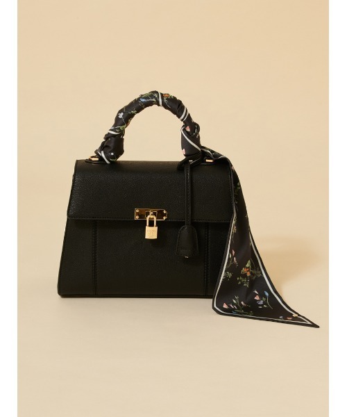 SNIDEL（スナイデル）の「スカーフパッドロックバッグ（ハンドバッグ・レディース・グレイッシュベージュ/ブラック/アイボリー・F）」の2枚目の写真