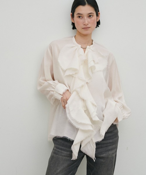 LARUTA（ラルータ）の「【LARUTA】ラッフルフリンジブラウス（シャツ/ブラウス・レディース・アイボリー/ライトベージュ/ブラック・FREE）」の2枚目の写真