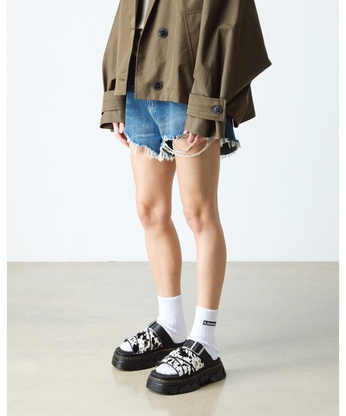 Dr. Martens(ドクターマーチン)の「Dr. Martens/ドクターマーチン MATTISON スライド サンダル 42833100(サンダル・メンズ・ホワイト×ブラック・UK5/UK6/UK4/UK3)」の4枚目の写真