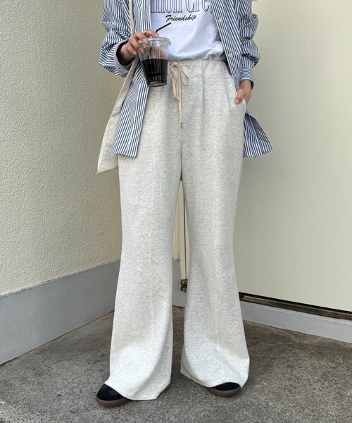CIAOPANIC TYPY(チャオパニックティピー)の「【美脚見え/3サイズ展開】リブダンボールフレアパンツ(その他パンツ・レディース・グレー/ブラック/オフホワイト/イエロー/ピンク/サックスブルー/グレー系その他・LARGE/MEDIUM/SMALL)」の2枚目の写真