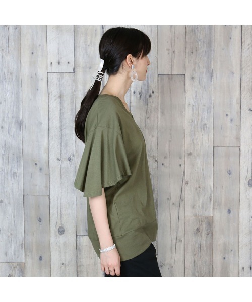 aity(アイティ)の「M-5L ボリュームフレア袖 Vネック半袖カットソー(Tシャツ/カットソー・レディース・チャコール/カーキ/ブラック/オフホワイト/ベージュ・4L~5L/LL~3L/M~L)」の1枚目の写真