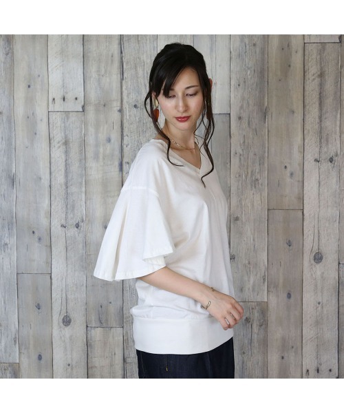 aity(アイティ)の「M-5L ボリュームフレア袖 Vネック半袖カットソー(Tシャツ/カットソー・レディース・チャコール/カーキ/ブラック/オフホワイト/ベージュ・4L~5L/LL~3L/M~L)」の7枚目の写真