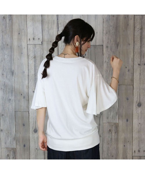 aity(アイティ)の「M-5L ボリュームフレア袖 Vネック半袖カットソー(Tシャツ/カットソー・レディース・チャコール/カーキ/ブラック/オフホワイト/ベージュ・4L~5L/LL~3L/M~L)」の8枚目の写真
