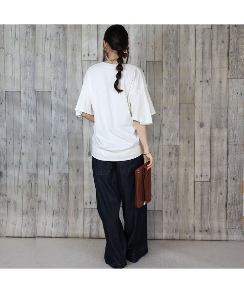 aity(アイティ)の「M-5L ボリュームフレア袖 Vネック半袖カットソー(Tシャツ/カットソー・レディース・チャコール/カーキ/ブラック/オフホワイト/ベージュ・4L~5L/LL~3L/M~L)」の11枚目の写真