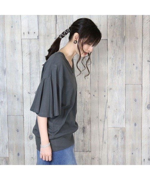 aity(アイティ)の「M-5L ボリュームフレア袖 Vネック半袖カットソー(Tシャツ/カットソー・レディース・チャコール/カーキ/ブラック/オフホワイト/ベージュ・4L~5L/LL~3L/M~L)」の17枚目の写真