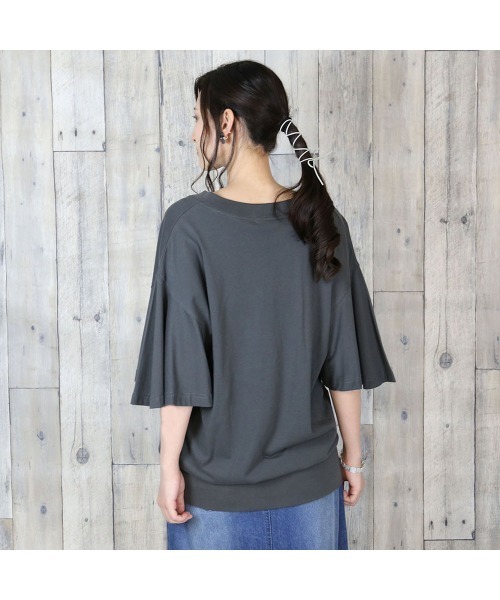 aity(アイティ)の「M-5L ボリュームフレア袖 Vネック半袖カットソー(Tシャツ/カットソー・レディース・チャコール/カーキ/ブラック/オフホワイト/ベージュ・4L~5L/LL~3L/M~L)」の18枚目の写真