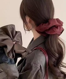 Dita Muaj.（ディータムアージュ）の「フェイクレザービッグシュシュ（シュシュ）」