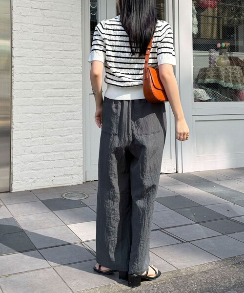 fredy emue(フレディエミュ)の「こなれワッシャータックイージーパンツ(その他パンツ・レディース・ブラック/チャコールグレー/ベージュ・36/34/38)」の5枚目の写真