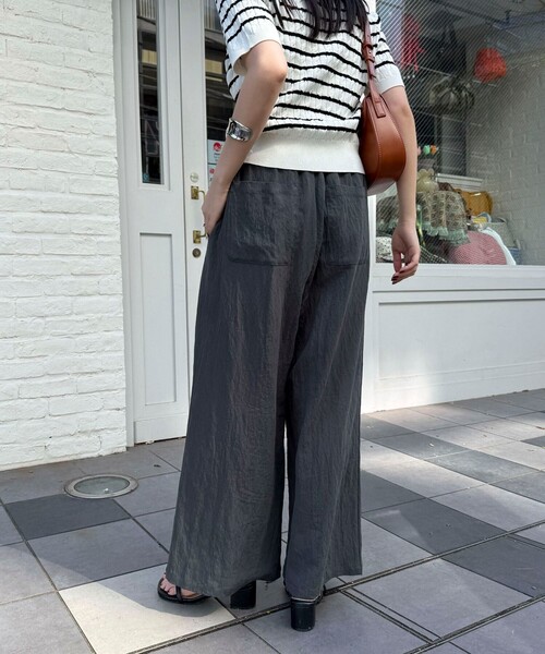 fredy emue(フレディエミュ)の「こなれワッシャータックイージーパンツ(その他パンツ・レディース・ブラック/チャコールグレー/ベージュ・36/34/38)」の7枚目の写真