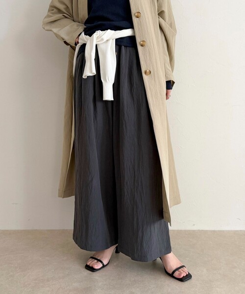 fredy emue(フレディエミュ)の「こなれワッシャータックイージーパンツ(その他パンツ・レディース・ブラック/チャコールグレー/ベージュ・36/34/38)」の10枚目の写真