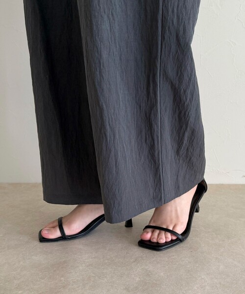 fredy emue(フレディエミュ)の「こなれワッシャータックイージーパンツ(その他パンツ・レディース・ブラック/チャコールグレー/ベージュ・36/34/38)」の21枚目の写真