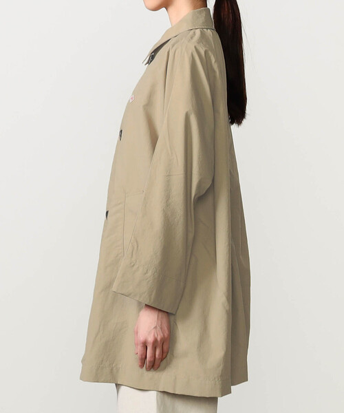 DANTON（ダントン）の「DANTON | ナイロンタッサー ドルマンスリーブコート WOMEN（ステンカラーコート・レディース・ベージュ/ネイビー・36）」の12枚目の写真