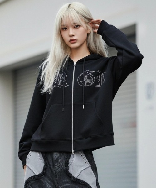 ARULE（アルール）の「A'GEM/9 × .kom 『ARULE/アルール』Graffiti Rhinestone Zip Hoodie/短丈グラフティラインストーン ZIP パーカー（パーカー・レディース・ブラック/ホワイト・FREE）」の16枚目の写真