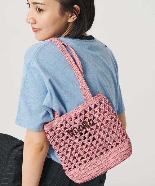 BEAUTY&YOUTH UNITED ARROWS(ビューティーアンドユースユナイテッドアローズ)の「【別注】<MIORA>ラフィア ロゴ トートバッグ(かごバッグ・レディース・ピンク/ダークブラウン/ナチュラル・FREE)」の3枚目の写真