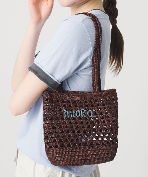 BEAUTY&YOUTH UNITED ARROWS(ビューティーアンドユースユナイテッドアローズ)の「【別注】<MIORA>ラフィア ロゴ トートバッグ(かごバッグ・レディース・ピンク/ダークブラウン/ナチュラル・FREE)」の6枚目の写真