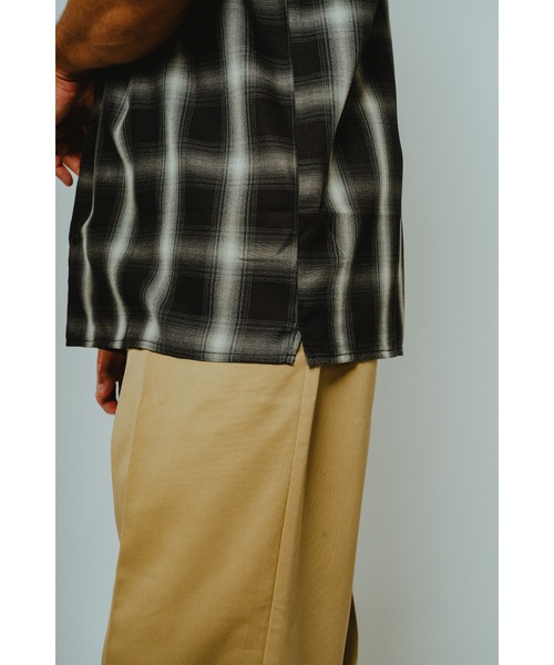 BIG MIKE（ビッグマイク）の「BIG MIKE ビックマイク/ 26春夏新作 セットアップ対応 オープンカラー半袖 レーヨンミックス オンブレチェックシャツ 脇スリットタイプ //// 102625530（シャツ/ブラウス・メンズ・ホワイト×ネイビー/ホワイト×グリーン/ブラック×ホワイト・X-LARGE/LARGE/MEDIUM）」の5枚目の写真